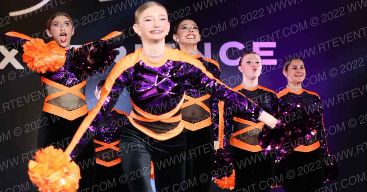 Star Performance Centre Junior Large Pom · THE GOOVE WSF