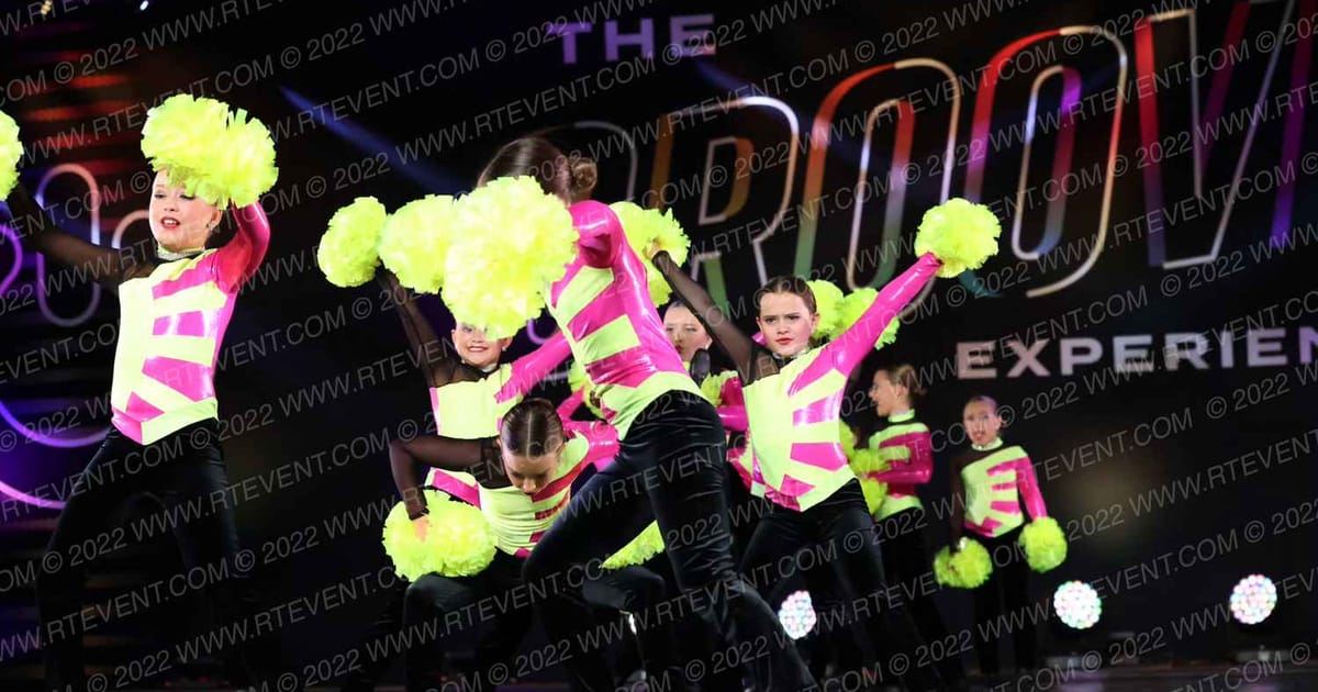 Star Performance Centre Mini Small Pom · THE GOOVE WSF