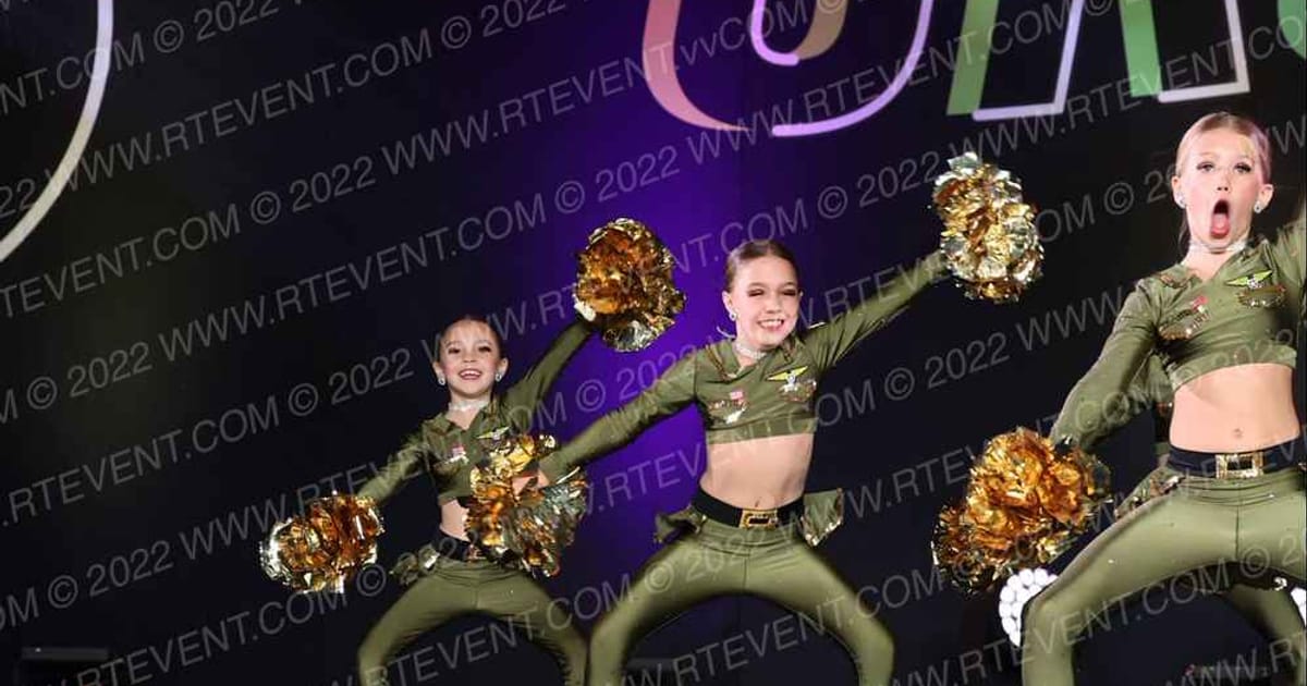 Foursis Dance Academy Foursis Dazzler Dynamite Dance Team · THE GOOVE WSF