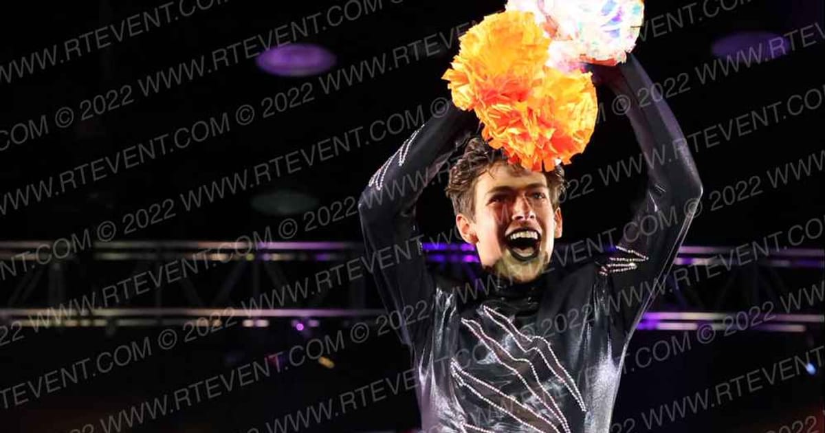 Star Performance Centre Senior Large Pom · THE GOOVE WSF