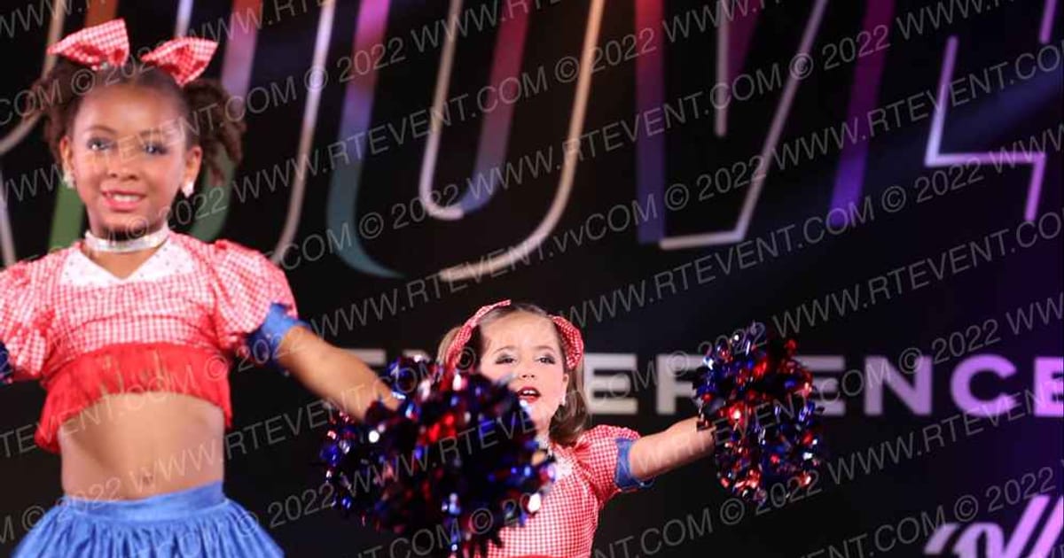 Star Performance Centre Tiny Pom · THE GOOVE WSF
