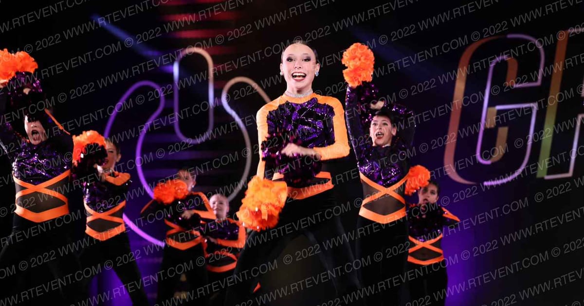 Star Performance Centre Junior Large Pom · THE GOOVE WSF