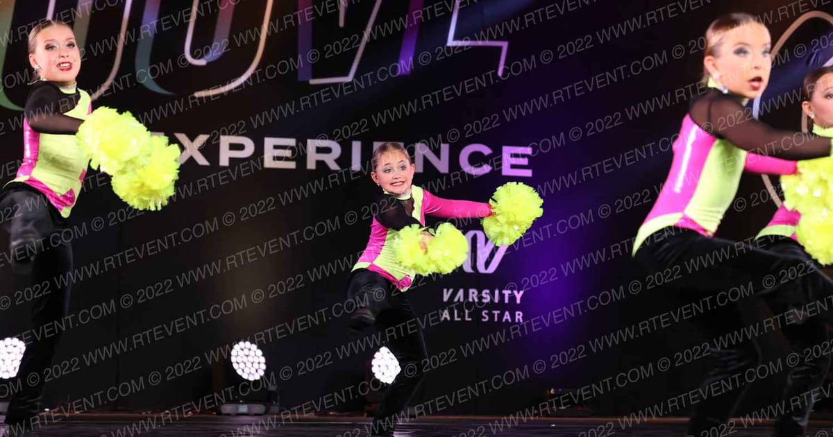Star Performance Centre Mini Small Pom · THE GOOVE WSF