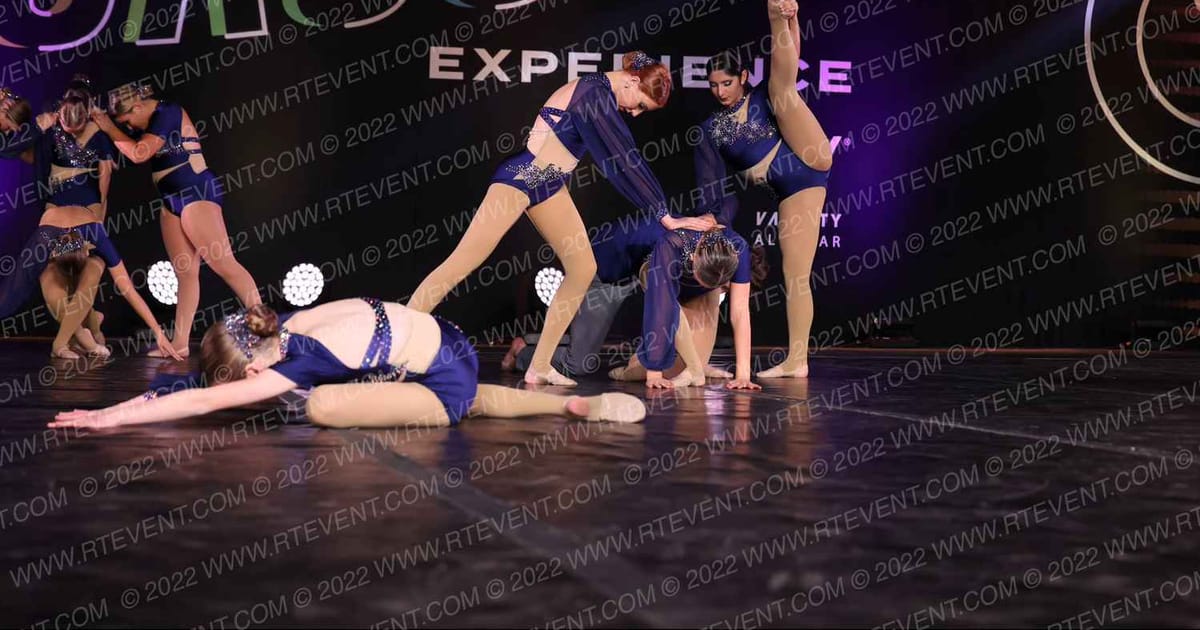 Star Performance Centre CREW(MAD WORLD) · THE GOOVE WSF