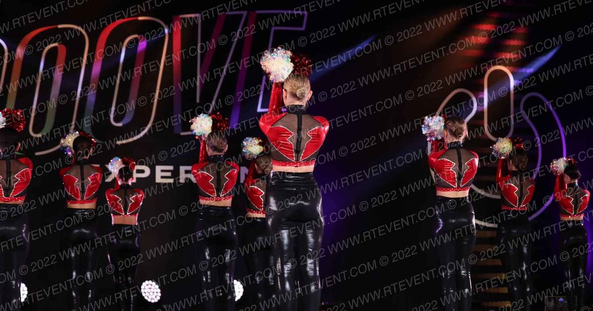 Star Performance Centre Senior Small Pom · THE GOOVE WSF