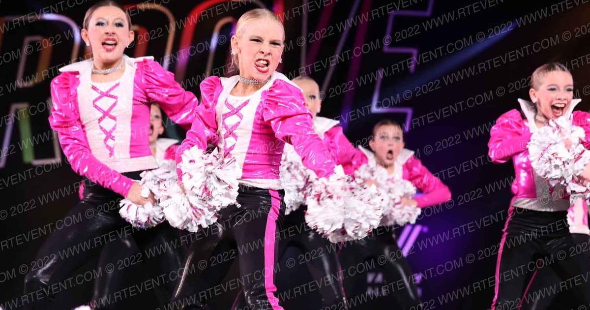 Star Performance Centre LEGIT(MOMMA MIA) · THE GOOVE WSF