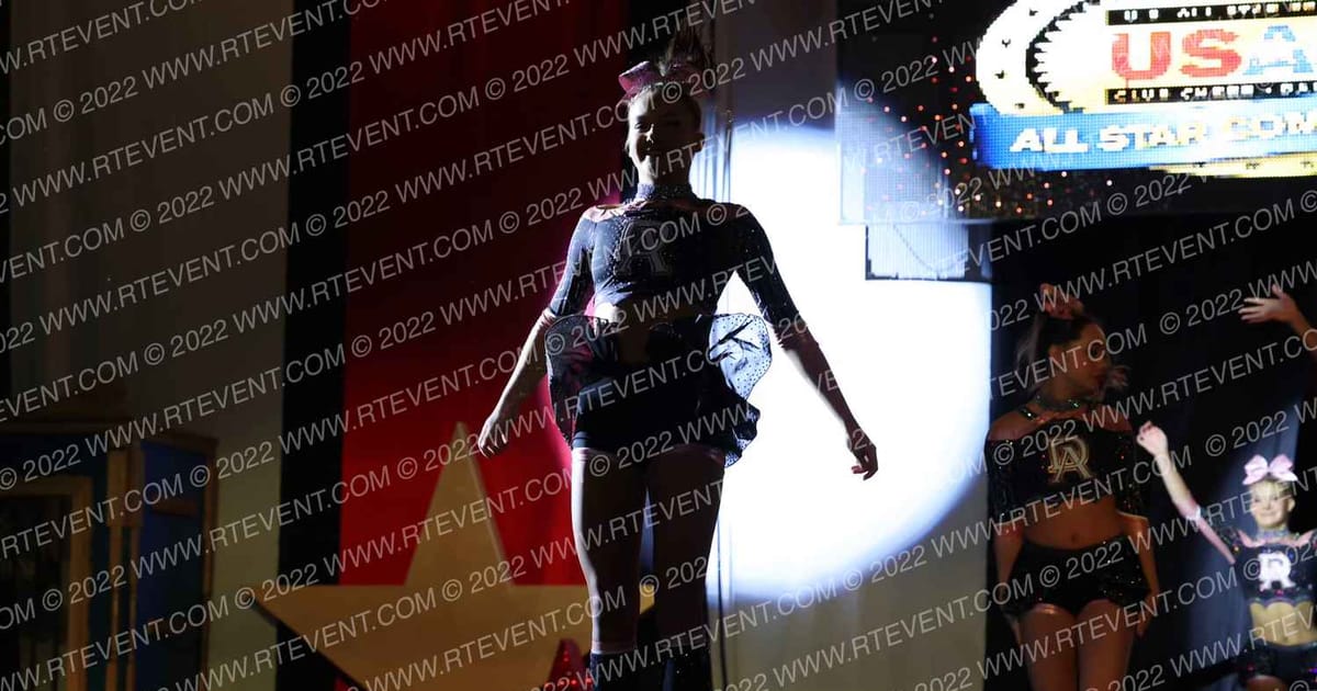 Designer Athletics GUCCI GIRLS · Battle under the Big Top