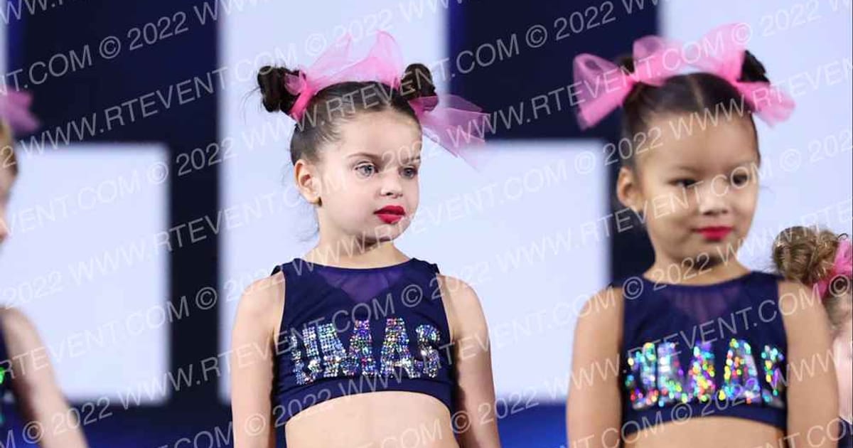 Upper Merion All Stars Raindrops · Cheersport Oaks Classic