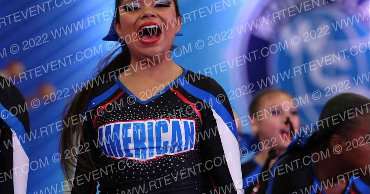 American Cheer SR STARS · Cali Crown