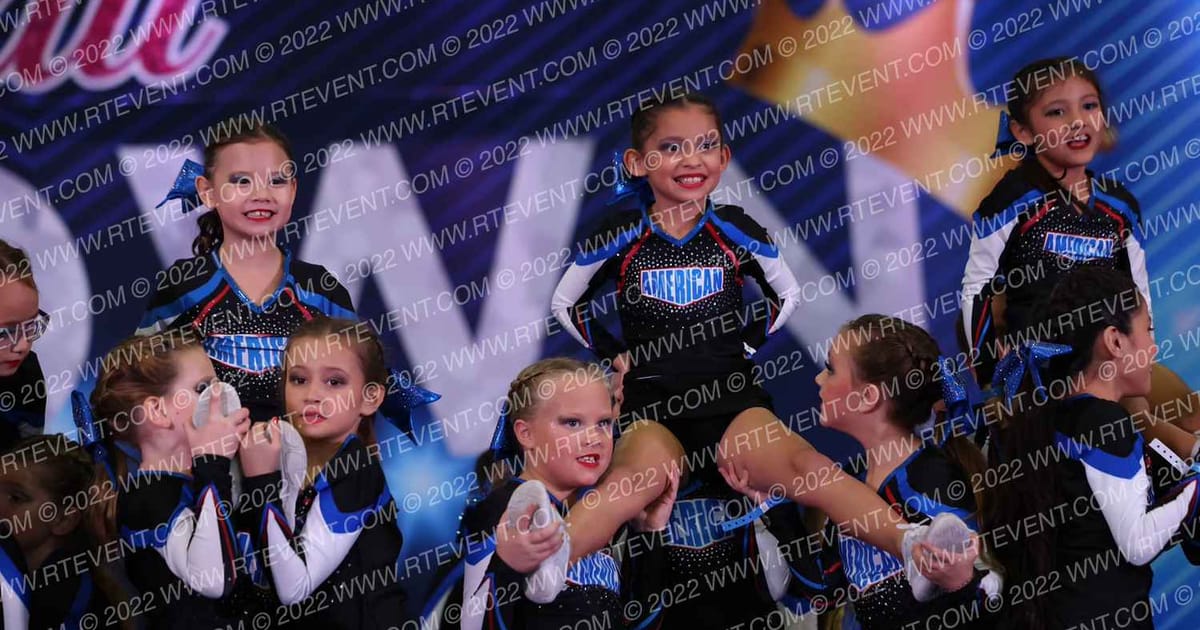 American Cheer MINI STARS · Cali Crown