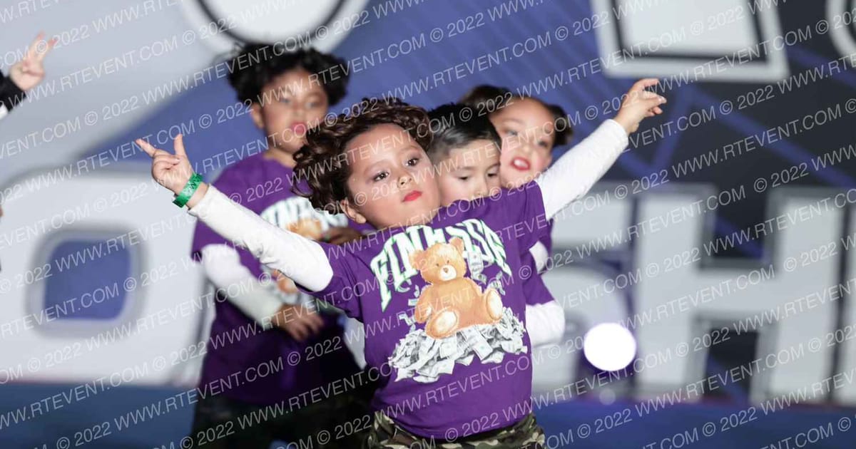 ENCORE DANCE THE MINIONS · Showdown At The Bay
