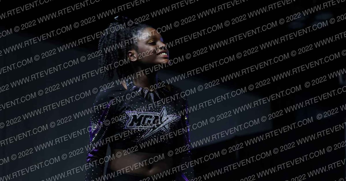 MGA Cheer Extreme Ultraviolet · Battle under the Big Top