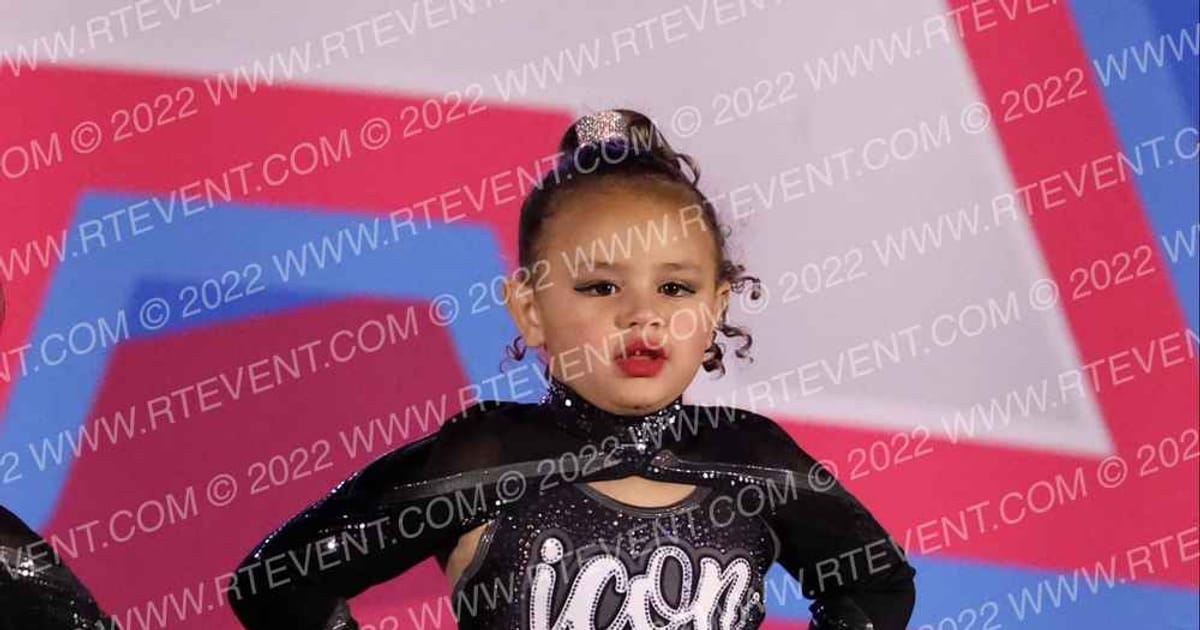 Icon Athletics Crystal Hearts · Gatlinburg Showdown