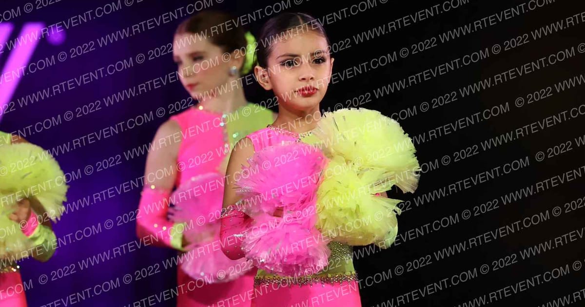 Dancin Bluebonnets Mini Elite Large Pom · The GROOVE at Encore