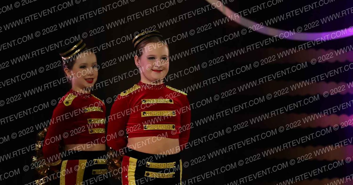 Dance Dynamics Mini Large Pom · The GROOVE at Encore