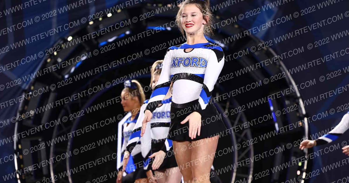 Oxford Cheer Great White · THE CHEER TOUR PIGEON FORGE