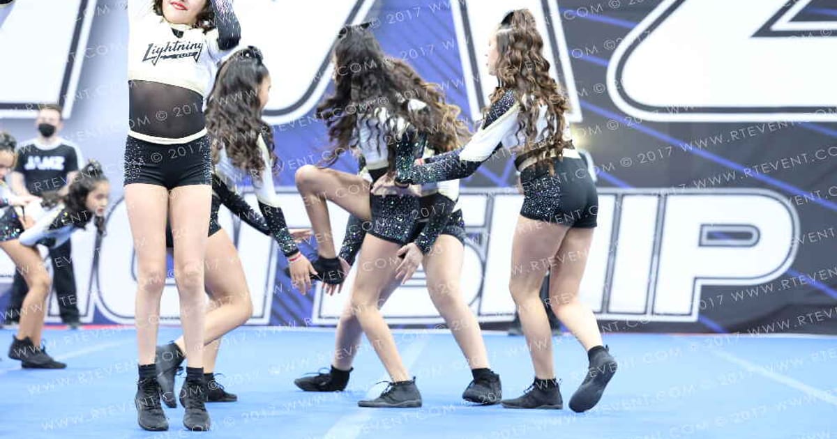 LIGHTNING ELITE RAIN · Palms Pyramids