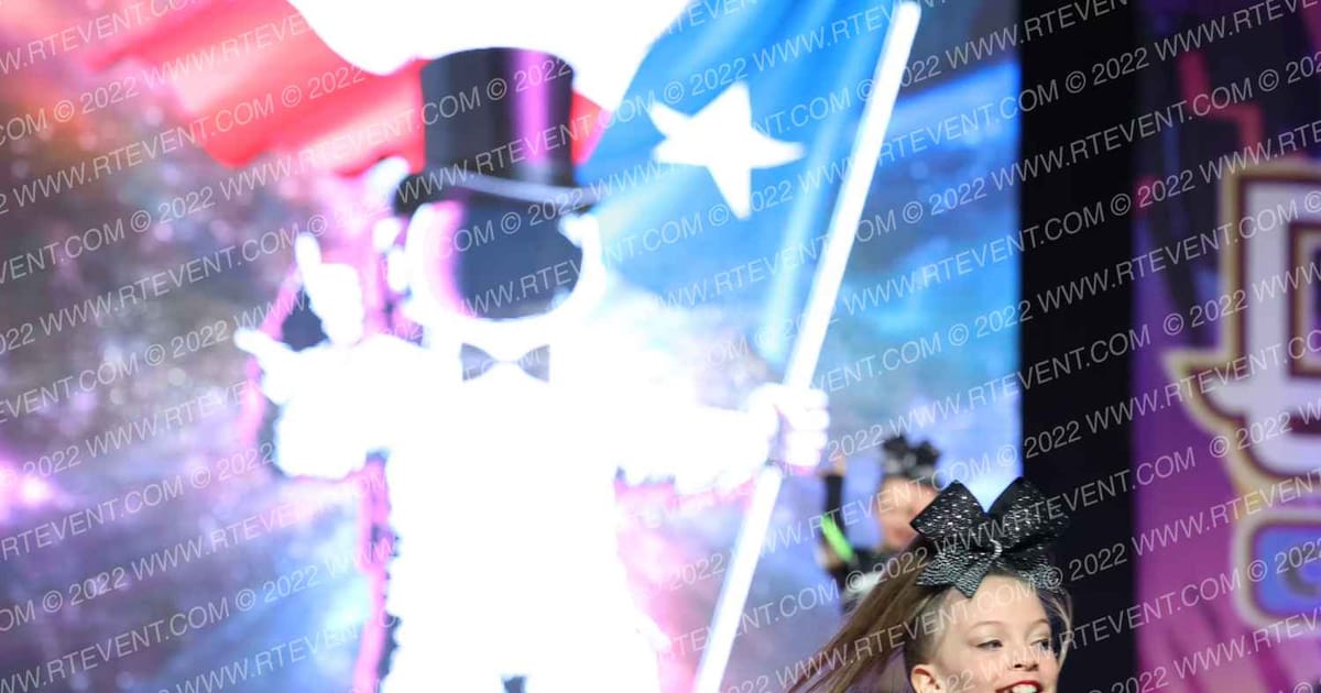 KO Cheer Lady Jabs · Encore Houston