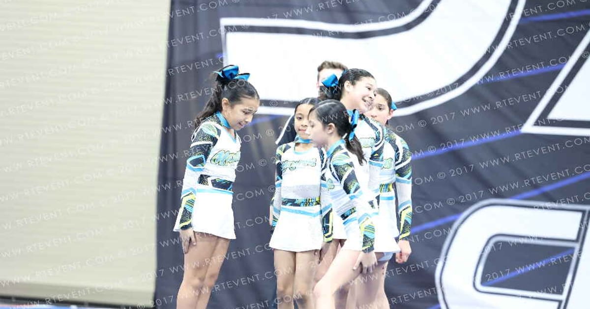 MAYANS EMERALD DIVAS · Palms Pyramids