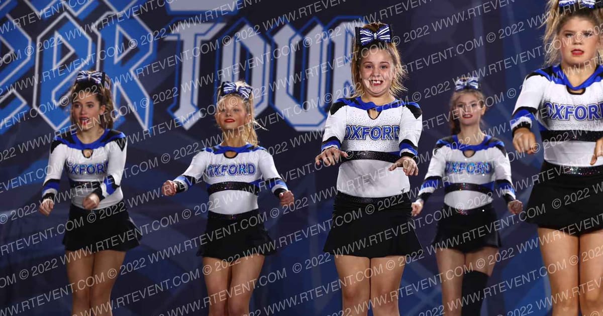 Oxford Cheer Great White · THE CHEER TOUR PIGEON FORGE