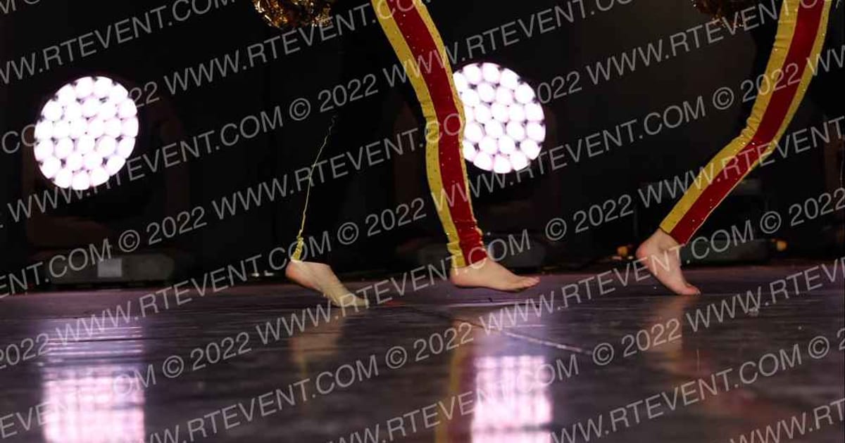 Dance Dynamics Mini Large Pom · The GROOVE at Encore