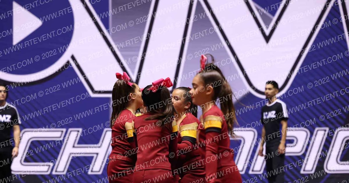 WHITTIER REDSKINS GREMLINS GREMLINS CHEER · ARENA Holiday Showcase