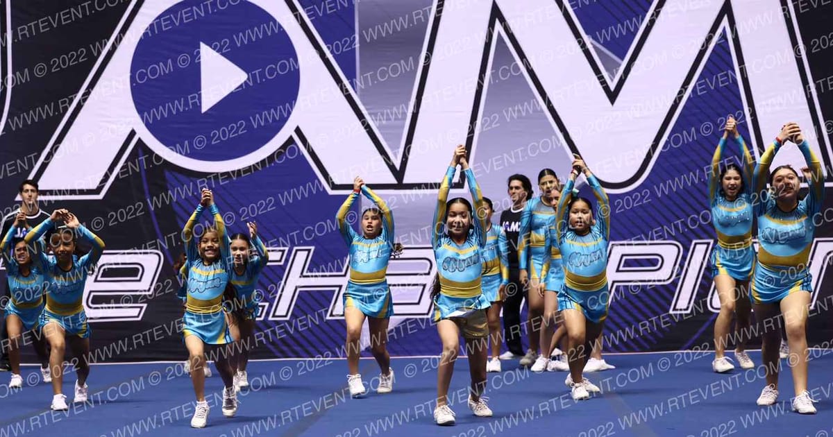 MAYANS CHEER AND DANCE SILVER LIGHTNING · ARENA Holiday Showcase