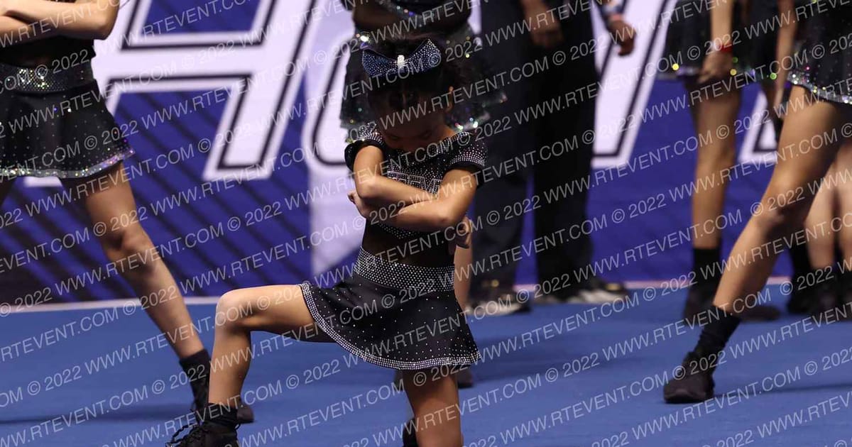 XTREMEATHLETIX BOMBSHELLS · ARENA Holiday Showcase