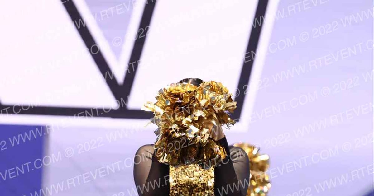 MAYANS CHEER AND DANCE SOLID GOLD · ARENA Holiday Showcase