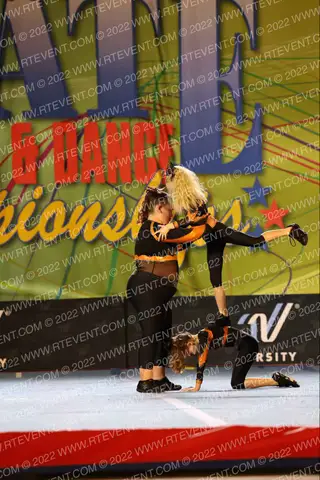 Crush Cheerleading Mini Magicians