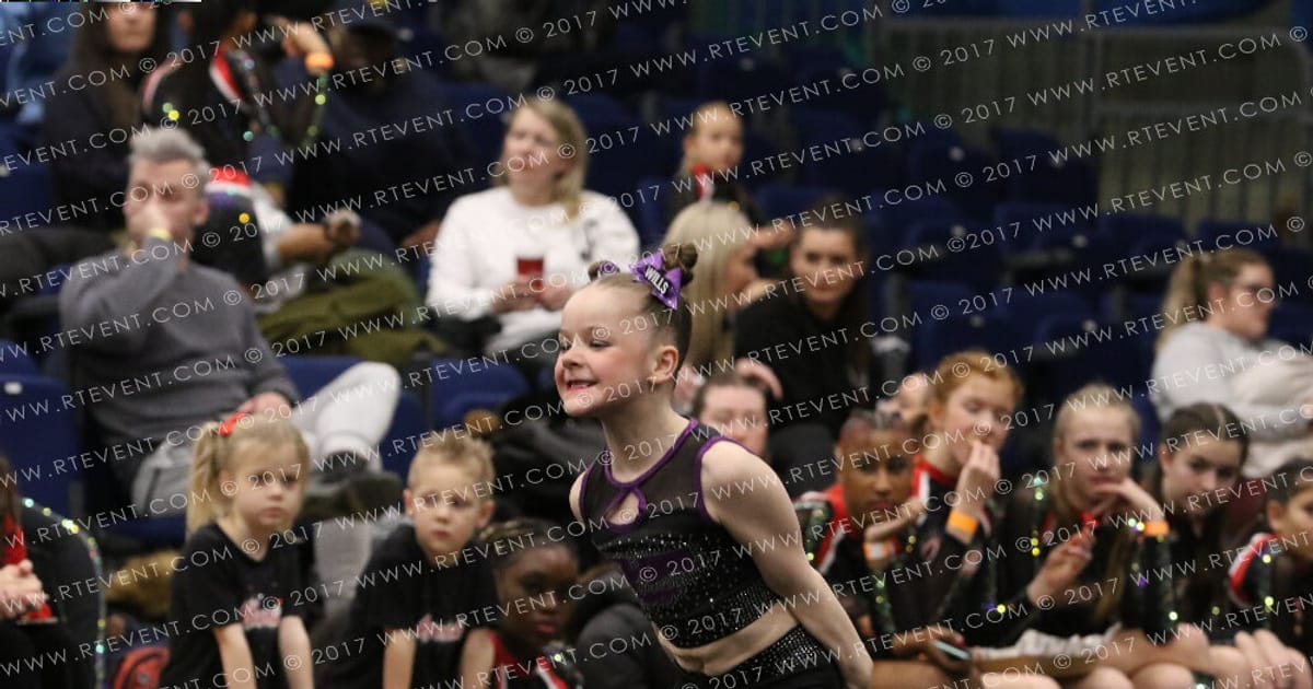 Power Cheer Willow Harding · FC Essentials