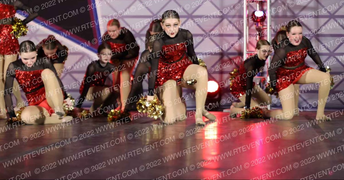 Ultimate Dance & Cheer Junior Large Pom · Dancefest Grand Nationals Fixed