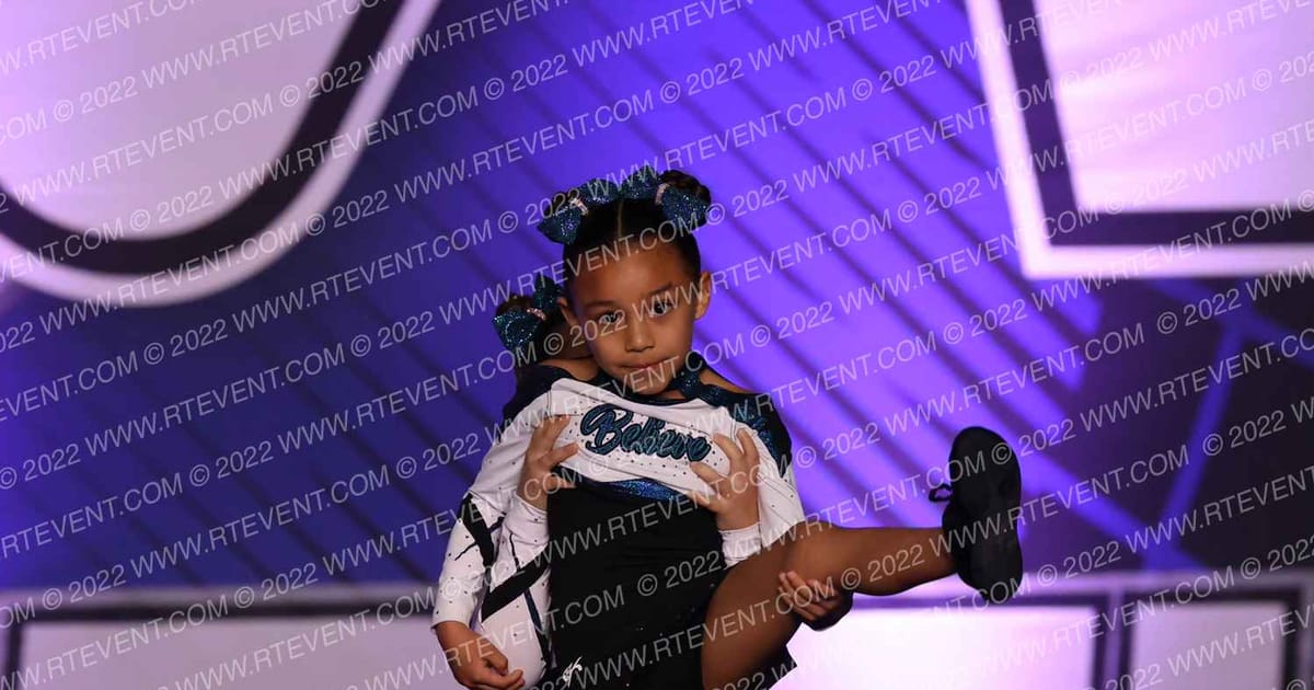 BELIEVE ATHLETICS SHIMMER · Palms Pyramids