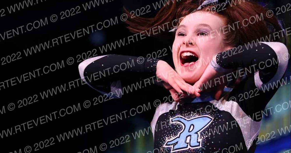 Rocket Cheer Blackout · Foxwood WC