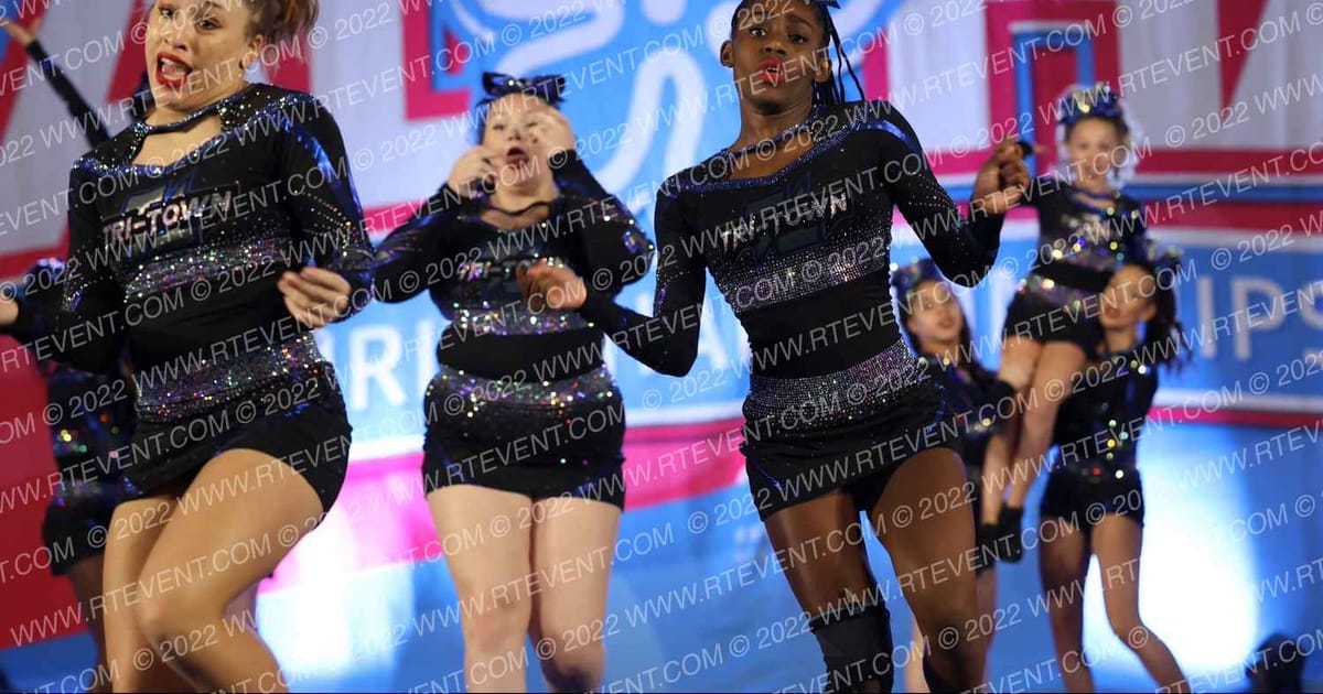 Tri-Town Competitive Cheerleading Lady Lightning · Aloha Baltimore Showdown Fixed