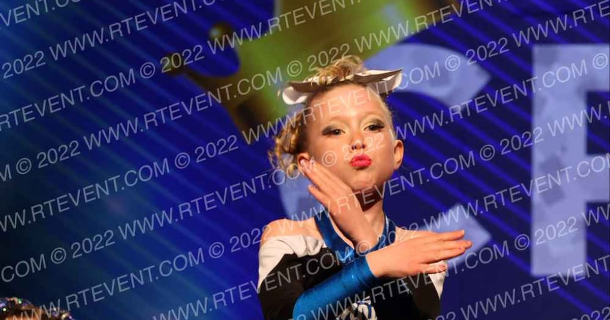 Desert Diamonds All Star Cheer Mini Sparks · WCC Hollywood Crown