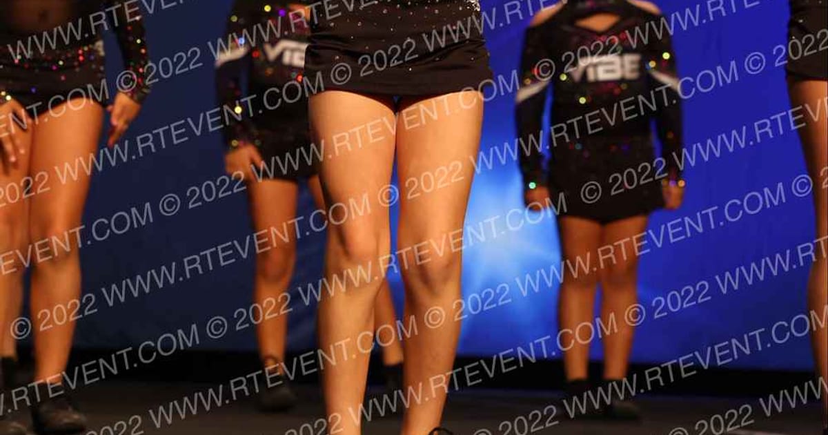 Vibe Cheer and Dance Ice Queens · WCC Hollywood Crown