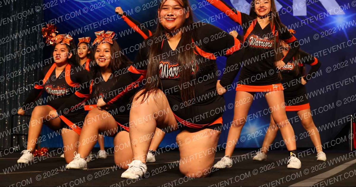 La Puente Warriors Cheer Jr. Midgets Sideline · WCC Hollywood Crown