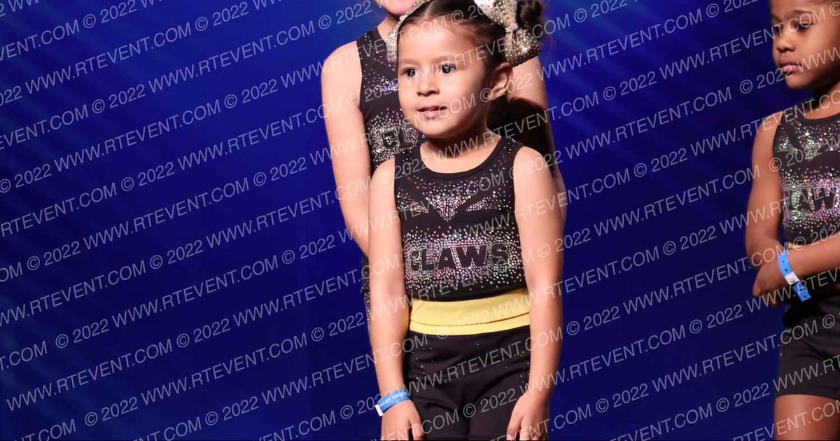 Claws Out All-Stars Tiny Cats · WCC Holiday Crown SUNDAY