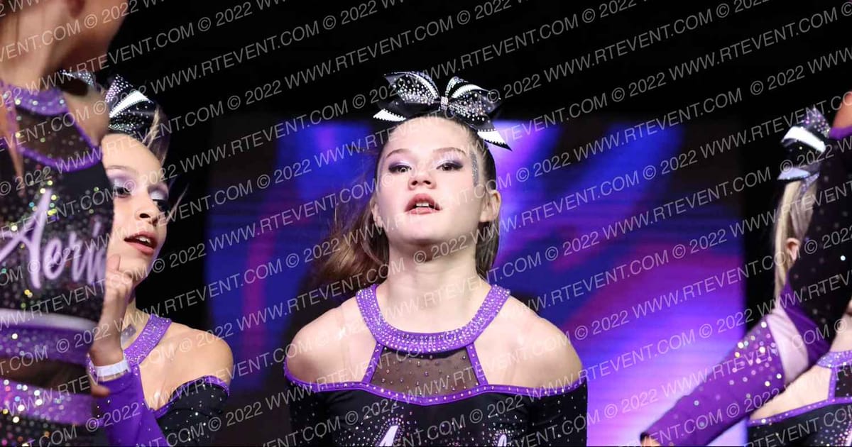 Aerial Elite Lady Smoke · All out nationals
