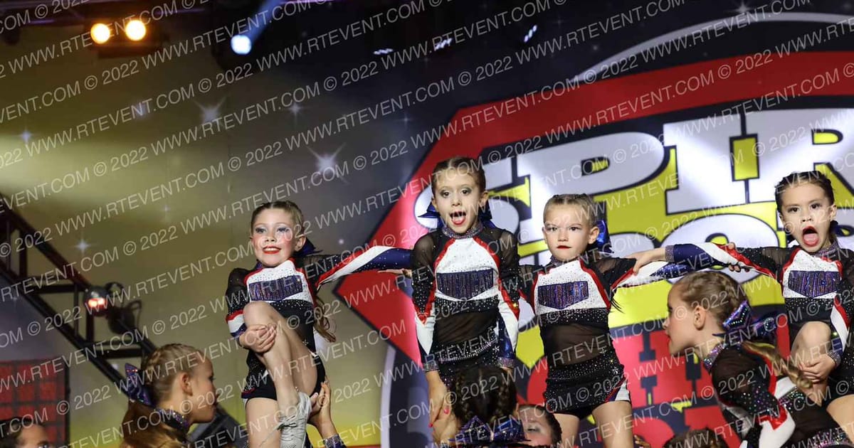 American Cheer YOUTH WHITE · Duel in the Desert