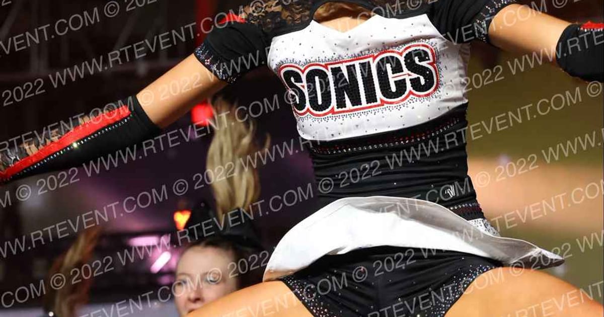 Universal Sonics Glam · Duel in the Desert