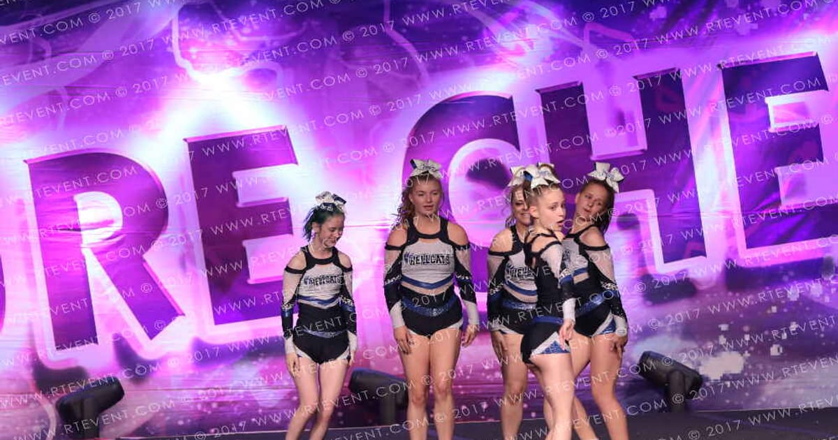 Hellcats Cheerleaders Leopards · FC Internationals
