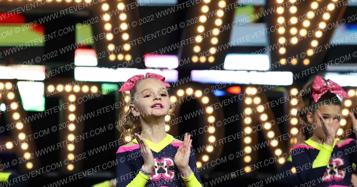 CHEERCATS LV PINK PUMAS · DII Nationals