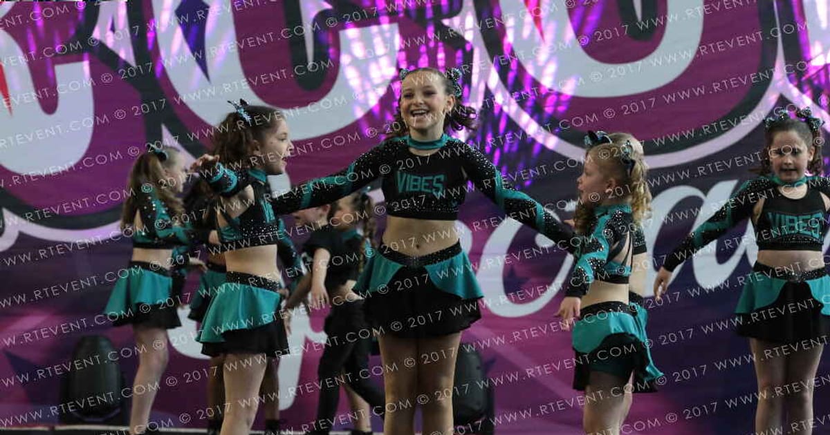 Vibes Cheerleading MAD · FC Circus Spectacular