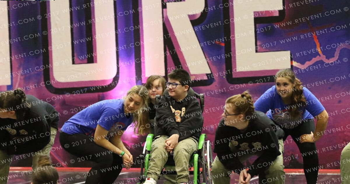 Infinity Cheer   Dance Shooting Stars Hip Hop · FC Circus Spectacular