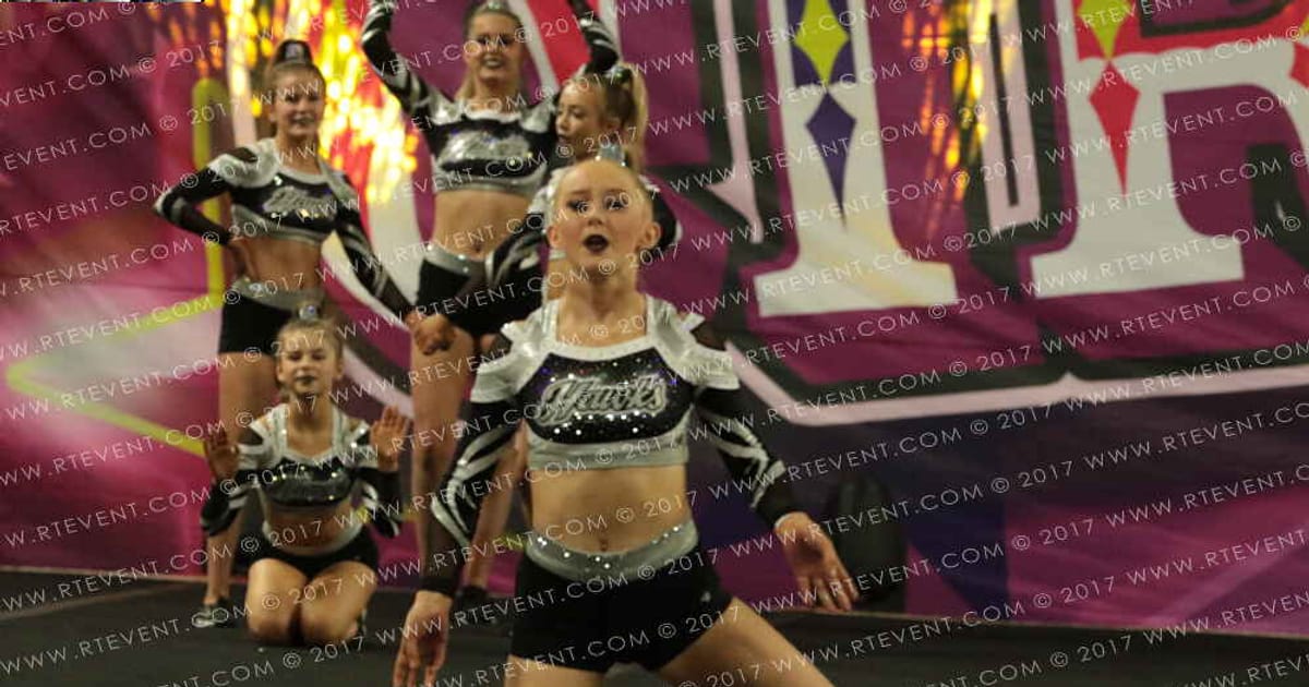 Hartlepool Hawks Cheerleading Academy Gravity · FC Circus Spectacular