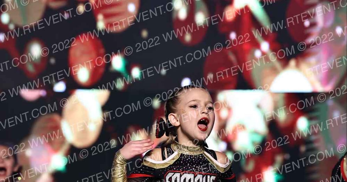 Famous Athletics Pyros · Gold Rush Chicago