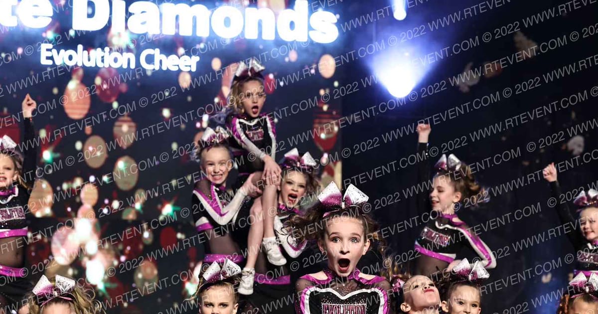 Evolution Cheer White Diamonds · Gold Rush Chicago