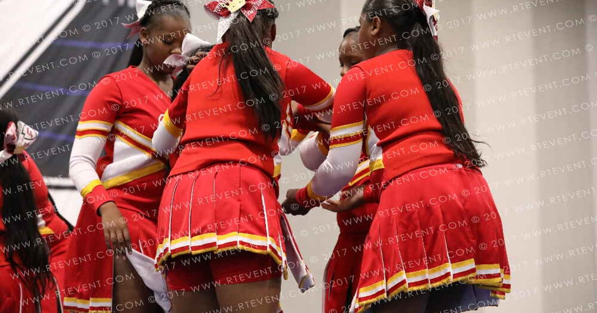 LA CHIEFS BRATZ · Holiday Showcase